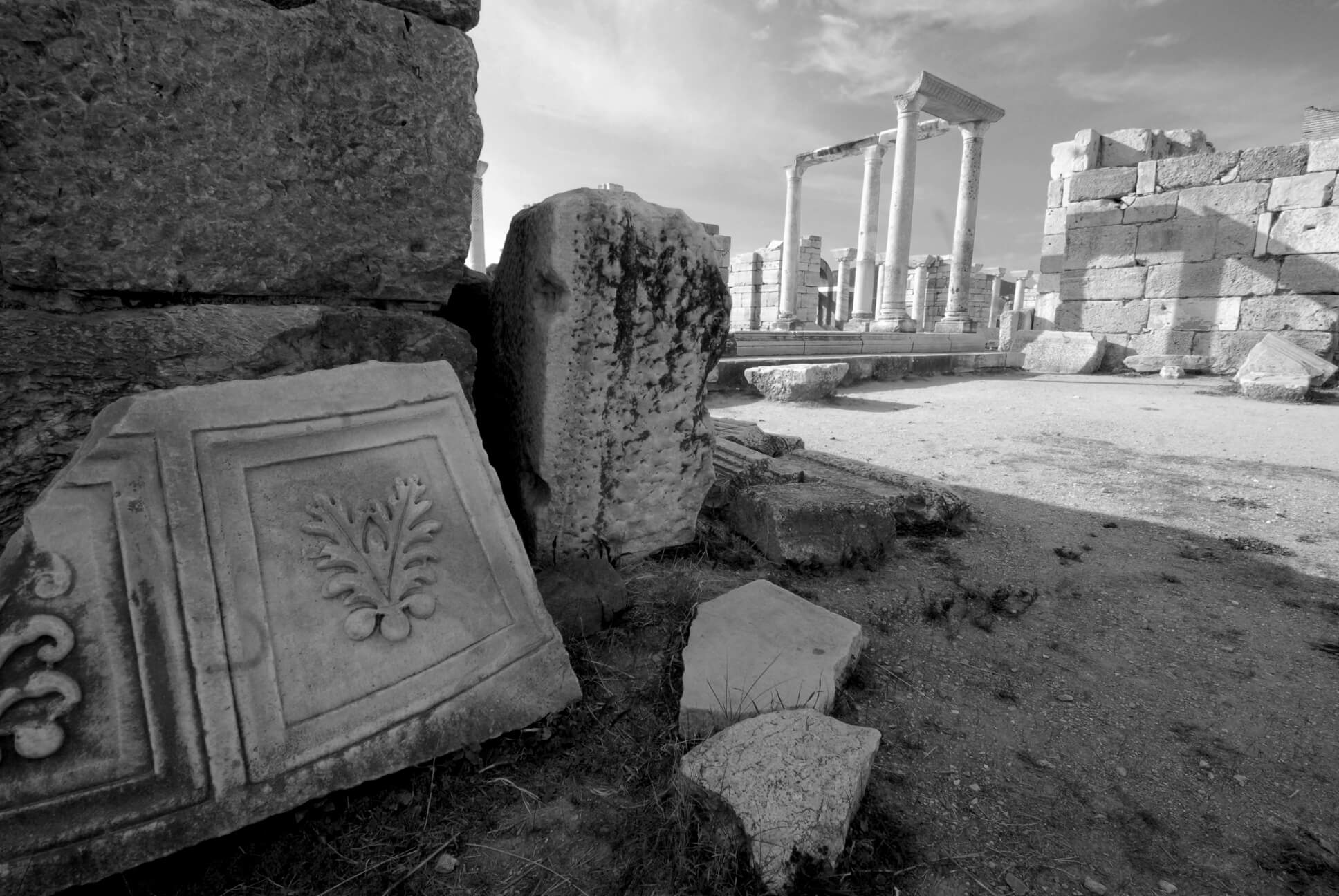 Hakan Yaman - galeri - Güz Kokulu Günahlar-Hakan Yaman’ın Yedi Kilise Kiliseler gezisinden fotoğraflar- Efes